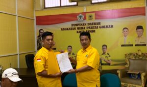 Siap Besarkan Partai, Deni Alpian Pimpin Golkar Kecamatan Alambarajo. Foto: Serunting.id