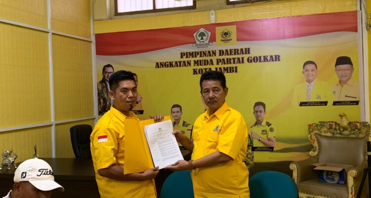 Siap Besarkan Partai, Deni Alpian Pimpin Golkar Kecamatan Alambarajo. Foto: Serunting.id