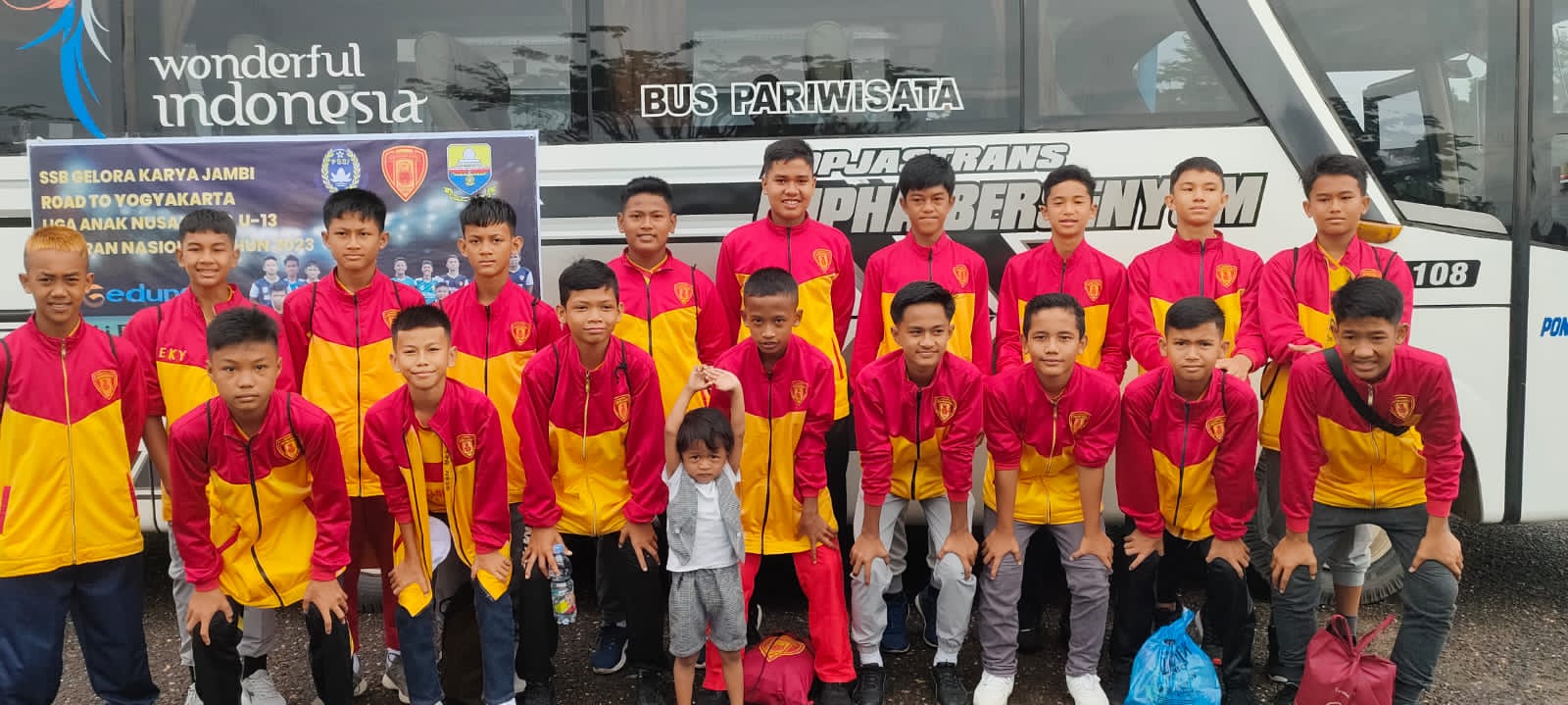 Bawa Nama Jambi, Tim U-13 SSB Gelora Karya Bertolak ke Yogyakarta, Pengurus: Kita Targetkan Juara. Foto: Jogi Sirait