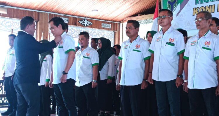 IMG-20230128-WA0071 Budi Setiawan Melantik dan Mengukuhkan Kepengurusan KONI Batanghari Periode 2022-2026. Foto: Humas/Serunting.id