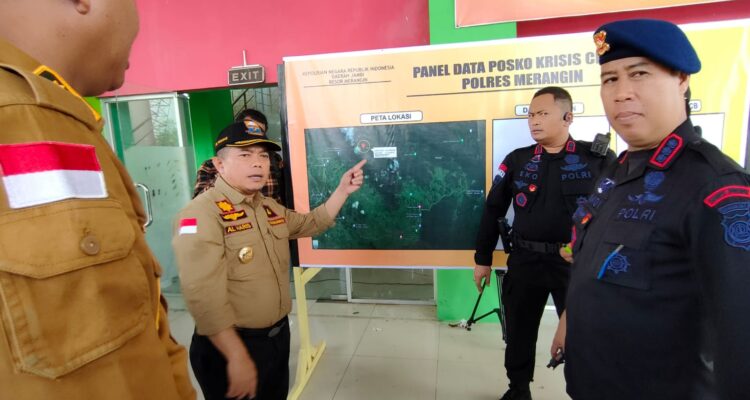 IMG-20230221-WA0068 Pantau Evakuasi Kapolda Jambi dari Posko Bangko, Al Haris: Selain Udara, Evakuasi Hari Ini Juga Lewat Darat. Foto: Riky Serampas