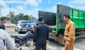 Wabup Merangin Nilwan Yahya Pimpin Tim Evakuasi Via Darat ke Lokasi Kapolda Jambi. Foto: Riky Serampas