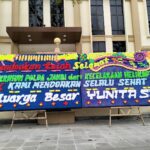 Meski Ditetapkan Sebagai TSK Lecehkan 17 Anak, Mama Muda Apresiasi Polda Jambi Kirim Karangan Bunga. Foto: Shbt/SN