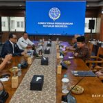 Menhub Budi Karya dan Gubernur Al Haris Membahas Eksekusi Progres Jalur Khusus Batubara. Foto: Riky Serampas