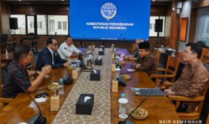 Menhub Budi Karya dan Gubernur Al Haris Membahas Eksekusi Progres Jalur Khusus Batubara. Foto: Riky Serampas