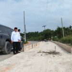 Tahap Proses Pengerjaan, Al Haris Tinjau Proyek Ruas Jalan Provinsi Sungai Saren - Senyerang. Foto: Riky Serampas