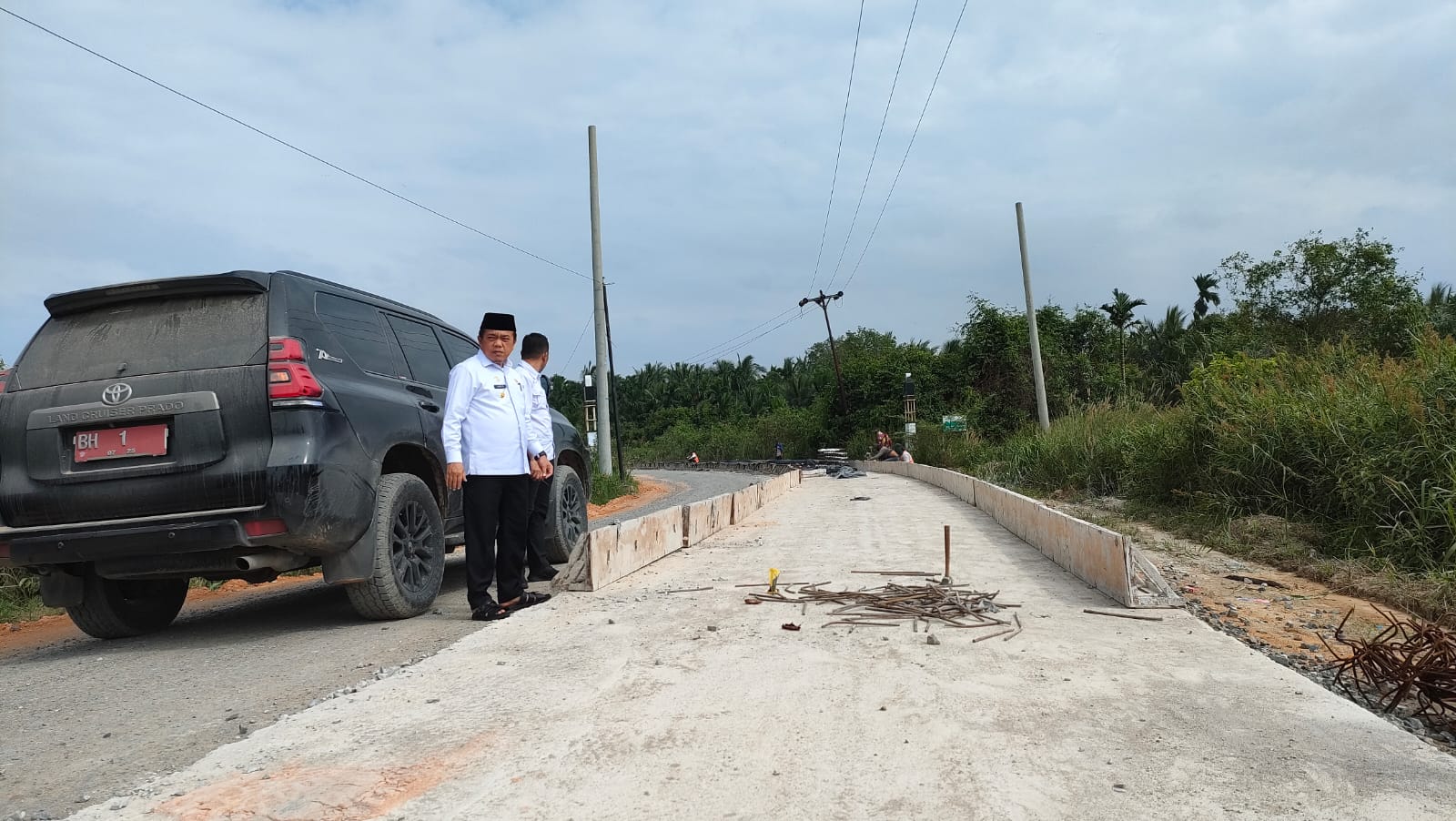 Tahap Proses Pengerjaan, Al Haris Tinjau Proyek Ruas Jalan Provinsi Sungai Saren - Senyerang. Foto: Riky Serampas