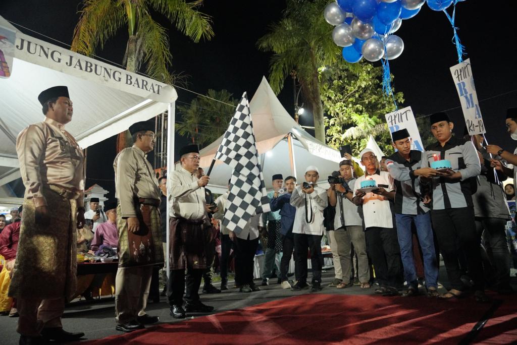 Gegap Gempita, Gubernur Al Haris Lepas Peserta Festival Arakan Sahur di Kuala Tungkal. Foto: Luth Hidayat