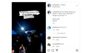 "Rangkiling lumpuh total. Warga blokir jalan," tulis akun @cicitvjambi.
