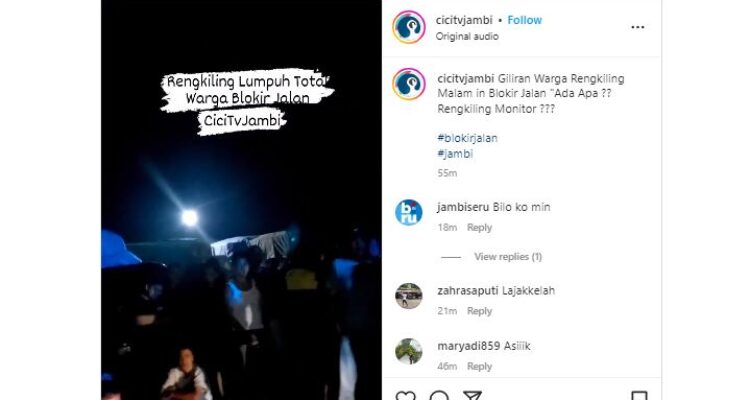 "Rangkiling lumpuh total. Warga blokir jalan," tulis akun @cicitvjambi.