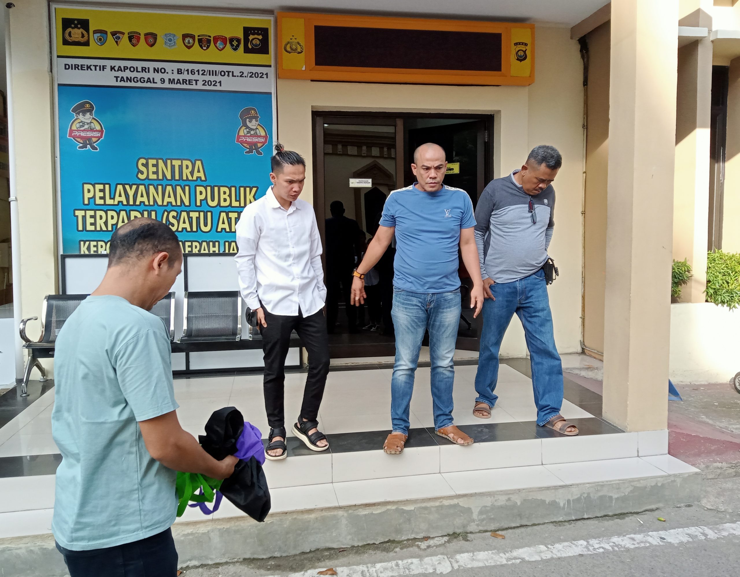 Bertanggung Jawab Atas Perbuatannya, Akhirnya Adji Menyerahkan Diri ke Polda Jambi. Foto: Serunting.id