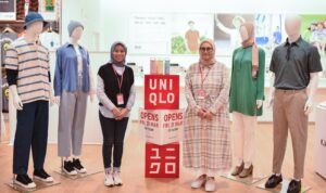 Pitaloka Ayustina - Store Manager UNIQLO Jambi Town Square (kiri) dan Yulia Rachmawati - Public Relations UNIQLO Indonesia