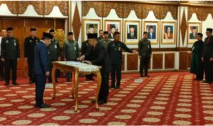 Screenshot_2023-03-26-05-07-16-49_40deb401b9ffe8e1df2f1cc5ba480b12 Gubernur Jambi, Al Haris Lantik 54 Pejabat Eselon III di Lingkup Pemprov Jambi, Jumat (13/1/2023). Foto: Jp/ Ampar