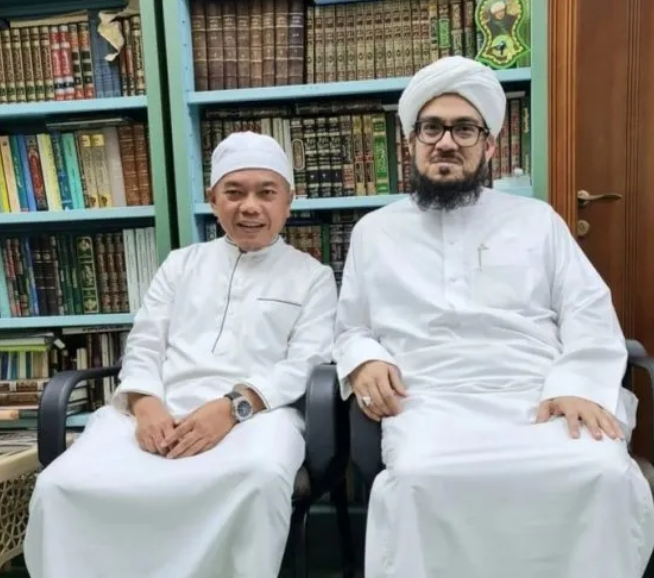 Al Haris bertemu As-Sayyid Muhammad bin Alawi Al-Maliki di Mekkah/ (Foto: Instagram pribadi @Alharisjambi