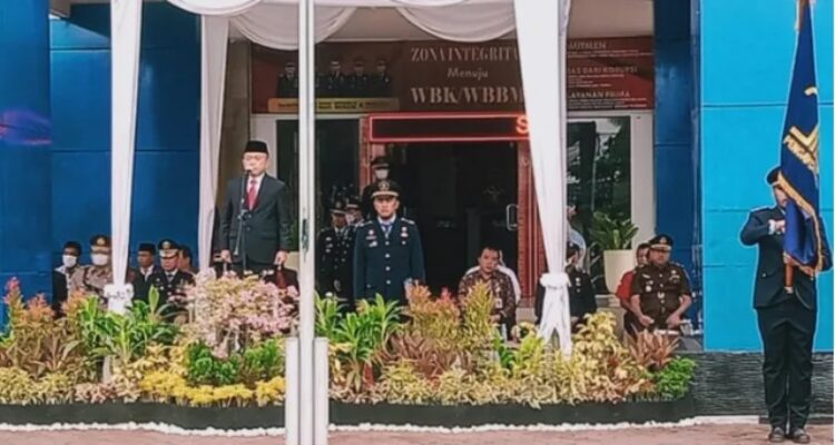 Gubernur Jambi, Al Haris Jadi Irup  upacara peringatan Hari Bhakti Imigrasi ke-73 di Kanwil Kementerian Hukum dan HAM RI Jambi, Kotabaru, Kota Jambi, Senin (26/1/2023). Foto: Meli/ Ampar