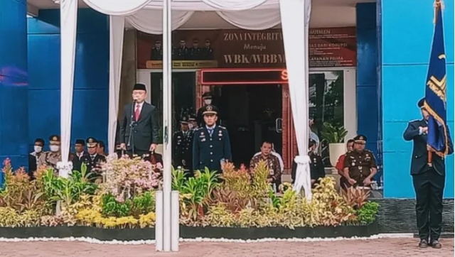 Gubernur Jambi, Al Haris Jadi Irup  upacara peringatan Hari Bhakti Imigrasi ke-73 di Kanwil Kementerian Hukum dan HAM RI Jambi, Kotabaru, Kota Jambi, Senin (26/1/2023). Foto: Meli/ Ampar