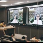 Gubernur Jambi, Al Haris, Saat Mengikuti Rapat secara Virtual dalam rangka Pencabutan Pemberlakukan Pembatasan Kegiatan Masyarakat (PPKM) di ruang Jambi Data Analtitik Centre (JDAC) Kantor Gubernur Jambi, Senin (2/1). Foto: Jp/Ampar