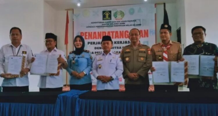 Gubernur Jambi, Al Haris di Aula Lapas Kelas II B Jambi Sengeti Muaro Jambi. Rabu (1/2/2023). Foto: Meli/ Ampar