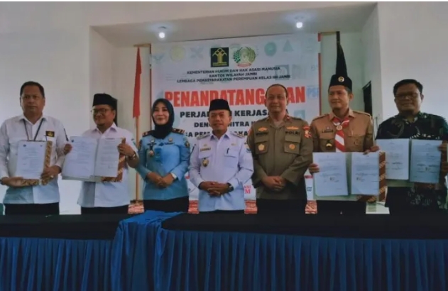 Gubernur Jambi, Al Haris di Aula Lapas Kelas II B Jambi Sengeti Muaro Jambi. Rabu (1/2/2023). Foto: Meli/ Ampar