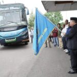 Gubernur Jambi, Al Haris lepas lansung kontingen PWI Jambi ikuti HPN di Medan. Foto: Humas Kominfo