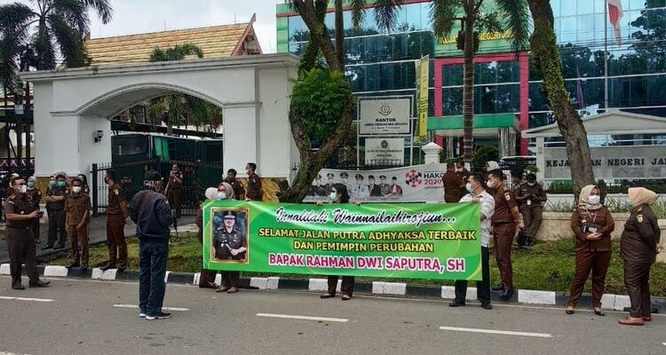 Kepala Inspektorat Vs Anak Buah Berujung di Kejati Jambi, Bagaimana Hasil Paket Lelang, SKP 107 Perusahaan, PPK dan UKPBJ Kota Jambi, Akankah Menjadi Abu! Foto: Istimewa
