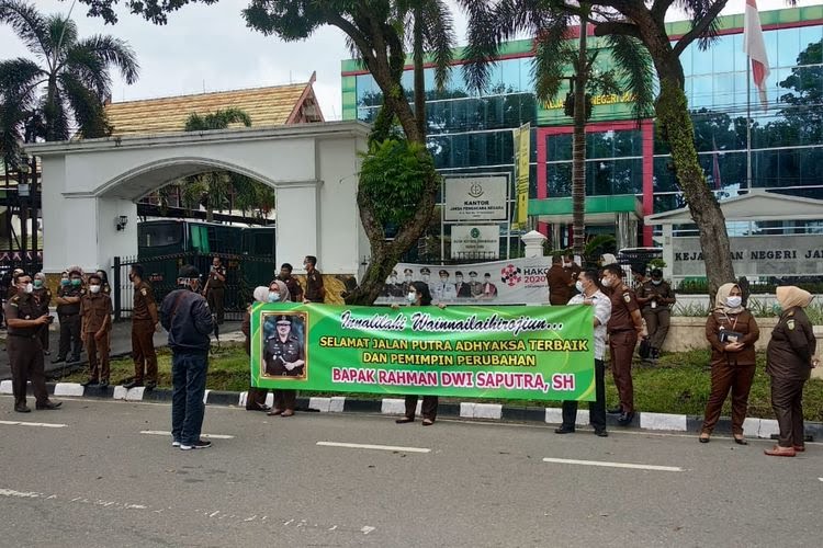 Kepala Inspektorat Vs Anak Buah Berujung di Kejati Jambi, Bagaimana Hasil Paket Lelang, SKP 107 Perusahaan, PPK dan UKPBJ Kota Jambi, Akankah Menjadi Abu! Foto: Istimewa