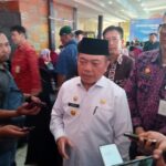 Di Antara Media, Dinamika dan Pembangunan, Gubernur Al Haris : Profesi Sebagai Wartawan Banyak Suka Dukanya. Foto: serunting.id