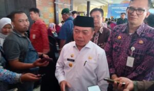 Di Antara Media, Dinamika dan Pembangunan, Gubernur Al Haris : Profesi Sebagai Wartawan Banyak Suka Dukanya. Foto: serunting.id