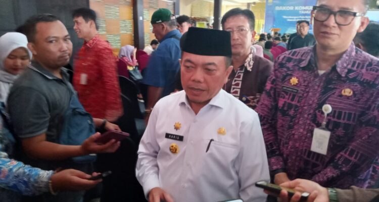 Di Antara Media, Dinamika dan Pembangunan, Gubernur Al Haris : Profesi Sebagai Wartawan Banyak Suka Dukanya. Foto: serunting.id
