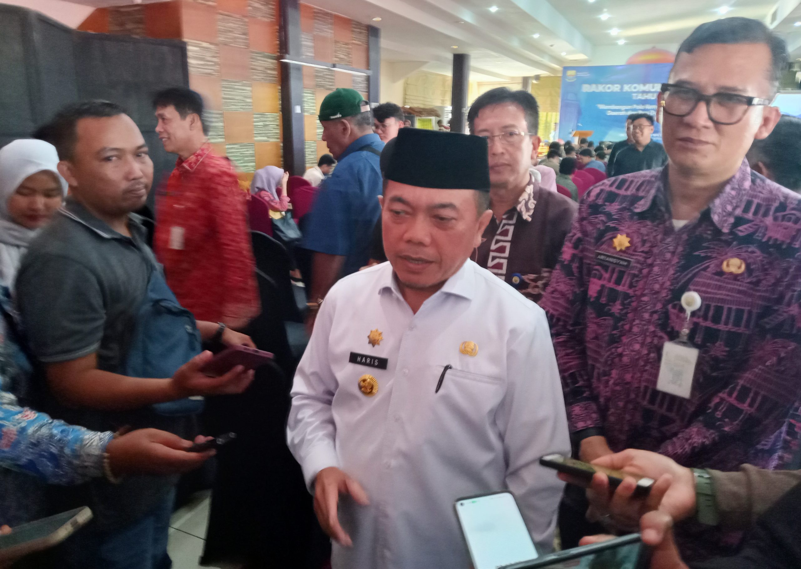 Di Antara Media, Dinamika dan Pembangunan, Gubernur Al Haris : Profesi Sebagai Wartawan Banyak Suka Dukanya. Foto: serunting.id